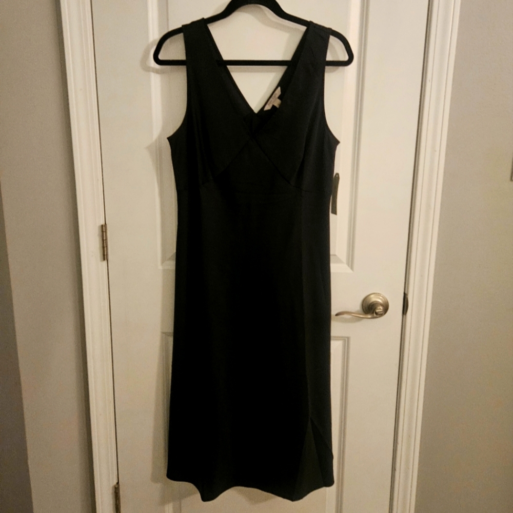Nine.Eight Women’s Sleeveless V-Neck Satin Midi Dress